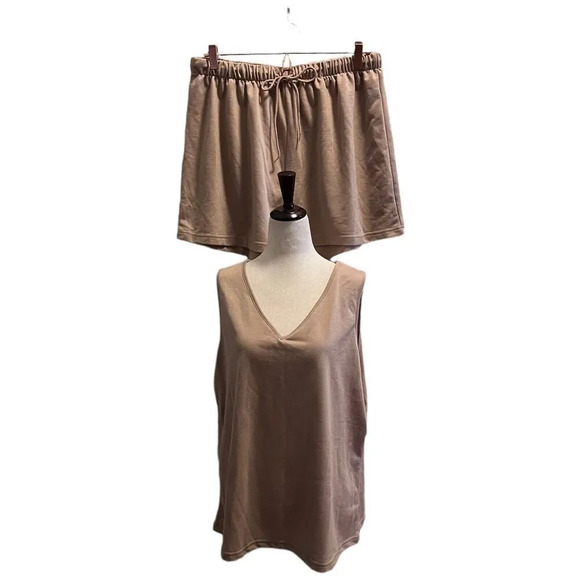 NOT YOUR DAUGHTERS JEANS NYDJ TAN 2 PIECE KNIT SHORT SET 100% POLYESTER L/XLARGE - Picture 1 of 11